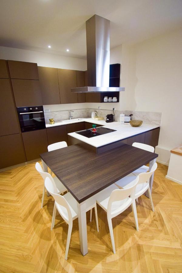 בולוניה Sibilla Suite Apartment - Via Piella 14 מראה חיצוני תמונה